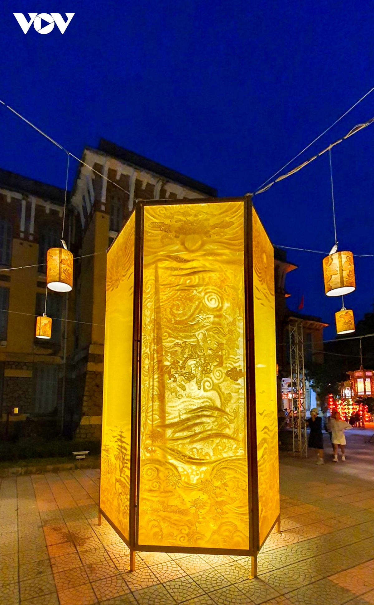 sparkling lanterns in hue celebrate mid-autumn festival picture 8