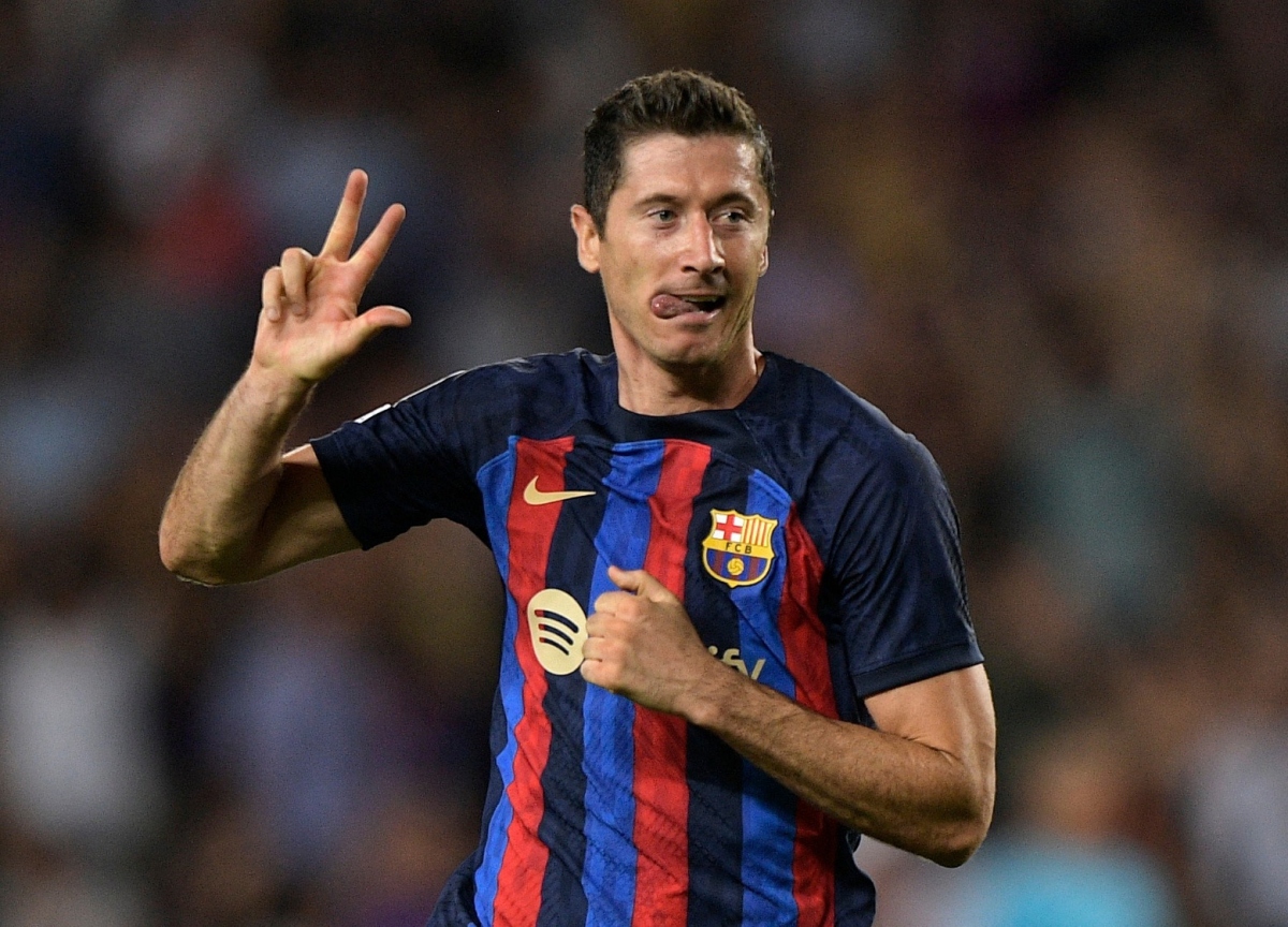 lewandowski ghi hat-trick, barca thang dam viktoria plzen hinh anh 2