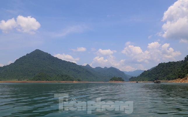 discovering another ha long bay in the midst of jungle picture 4