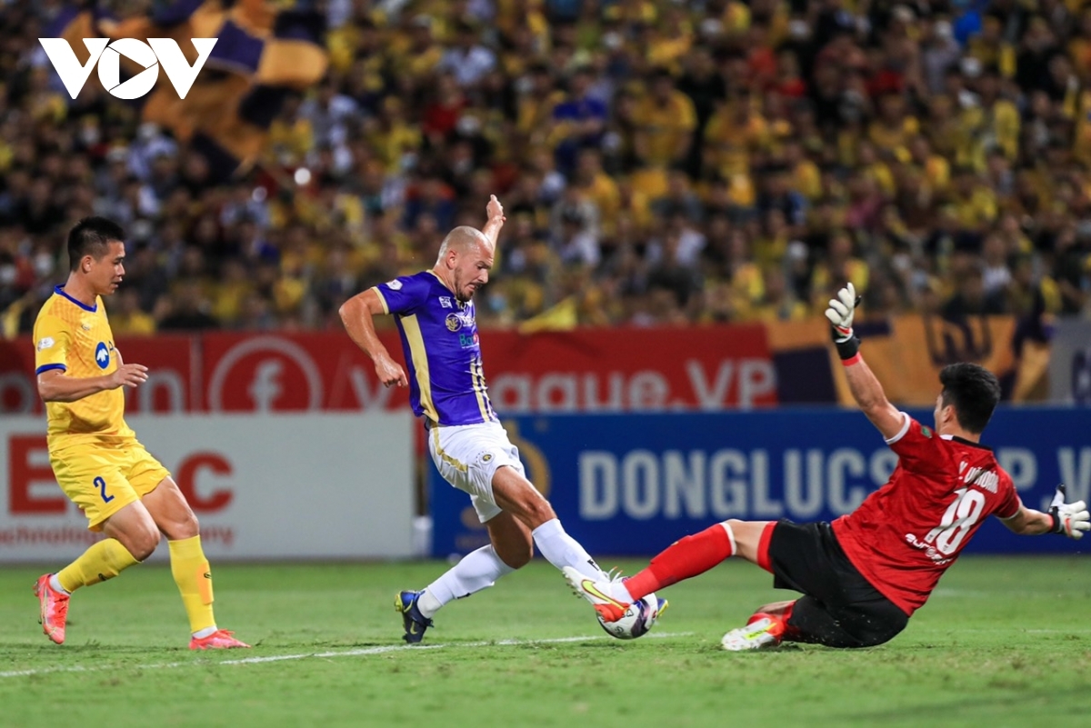 ha noi fc - binh Dinh Dai chien o hang Day hinh anh 2