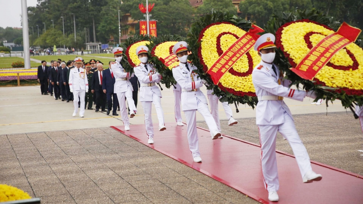 leaders commemorate president ho chi minh on national day picture 3