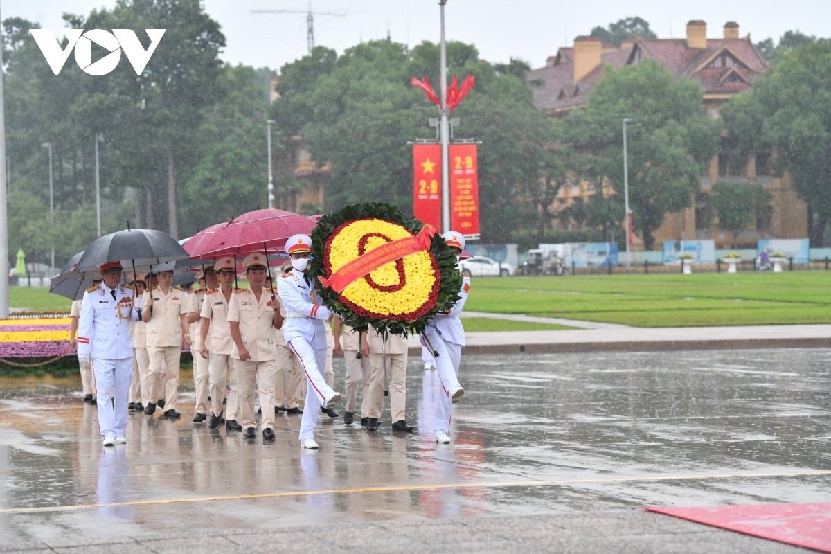 leaders commemorate president ho chi minh on national day picture 5