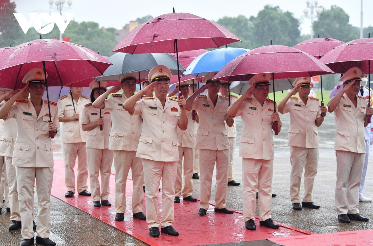 leaders commemorate president ho chi minh on national day picture 6