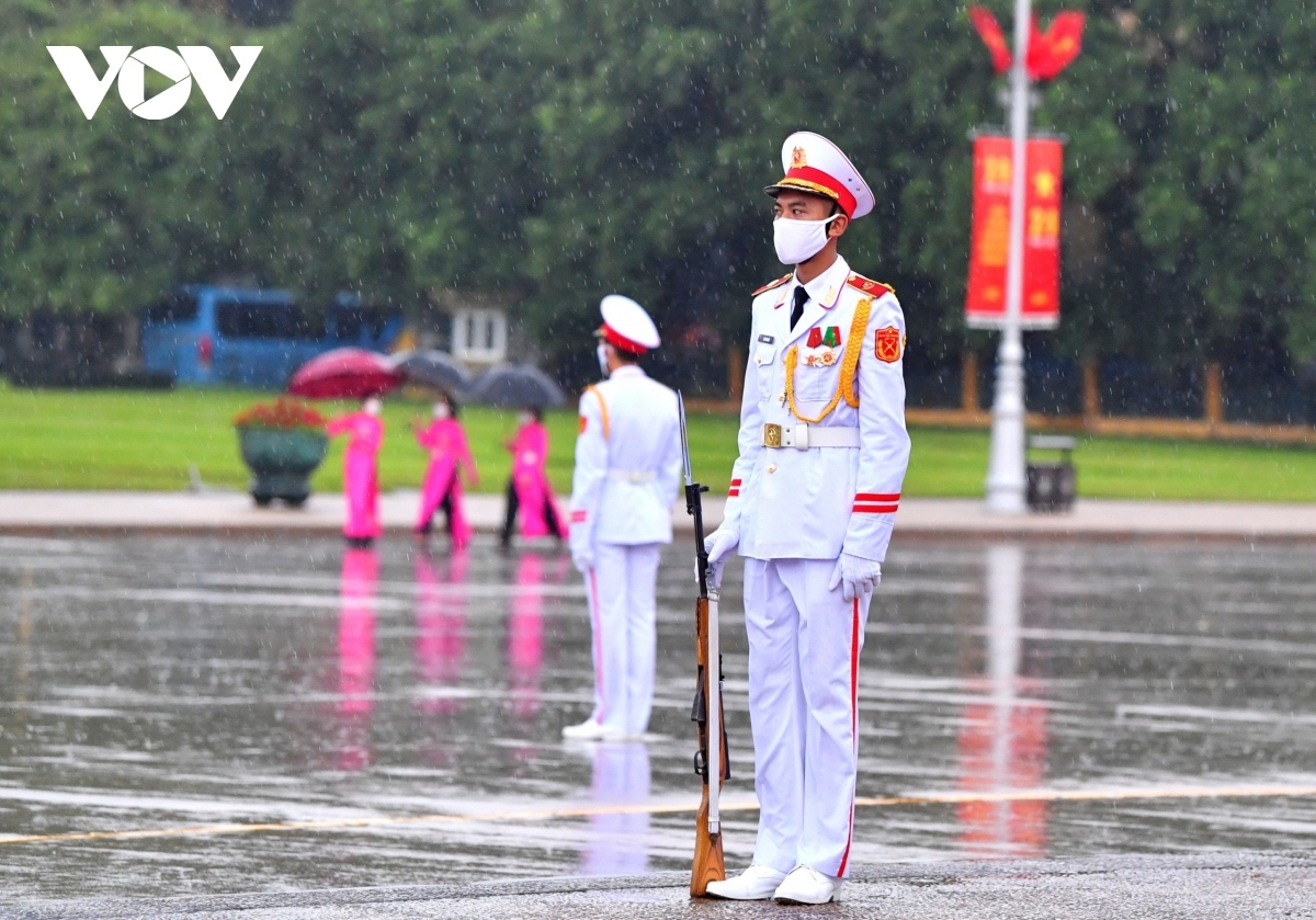 leaders commemorate president ho chi minh on national day picture 7