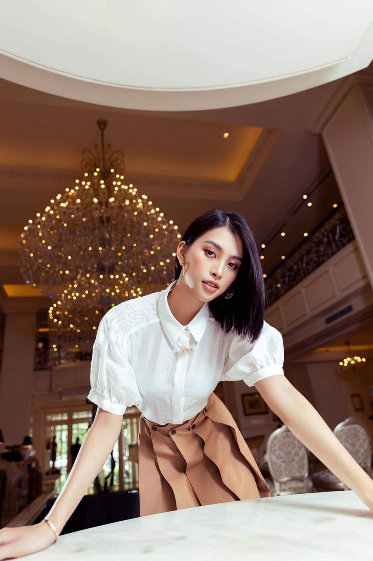 Hoa hậu Tiểu Vy khoe sắc xinh đẹp dưới nắng ở quê nhà Hội An - Ảnh 8.