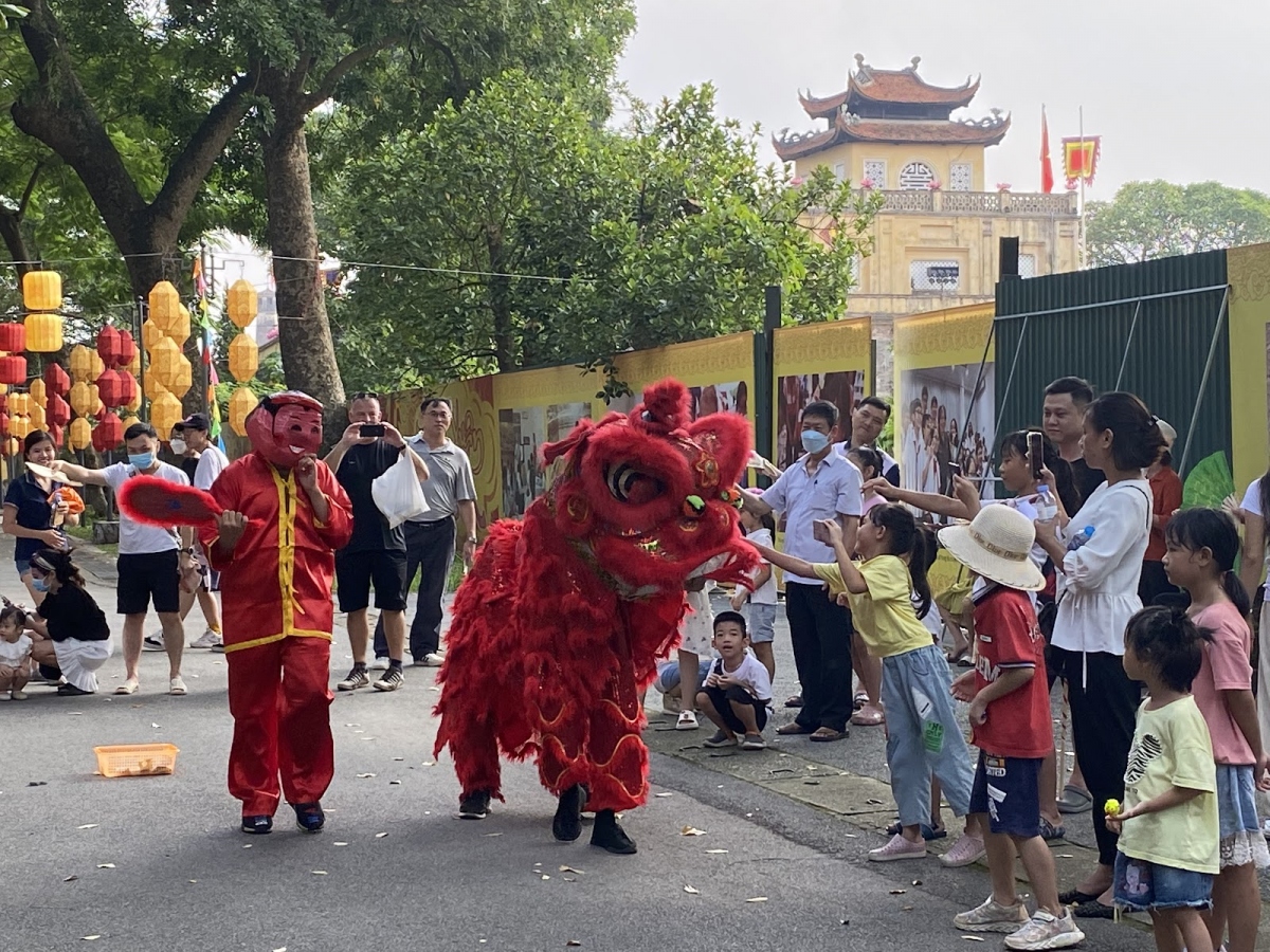 thang long imperial citadel hosts traditional mid-autumn festival celebration picture 8