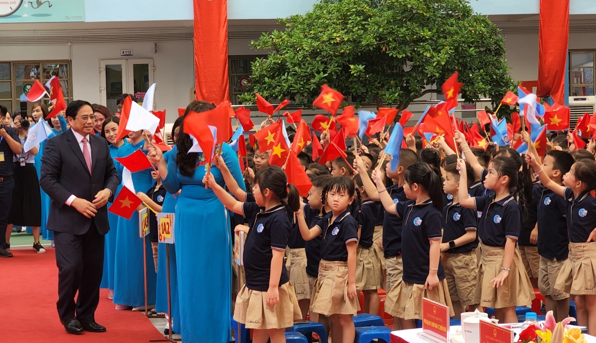 thu tuong chung ta day cac chau tu duy phan bien, su trung thuc va long nhan ai hinh anh 1