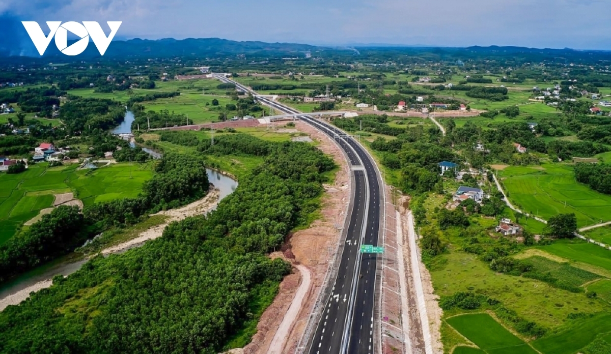 van don - mong cai expressway opened to traffic picture 1