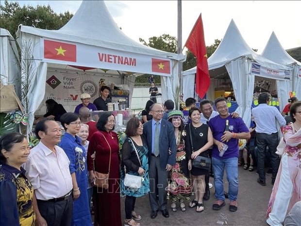 vietnamese dishes showcased at int l gastronomy village in paris picture 1