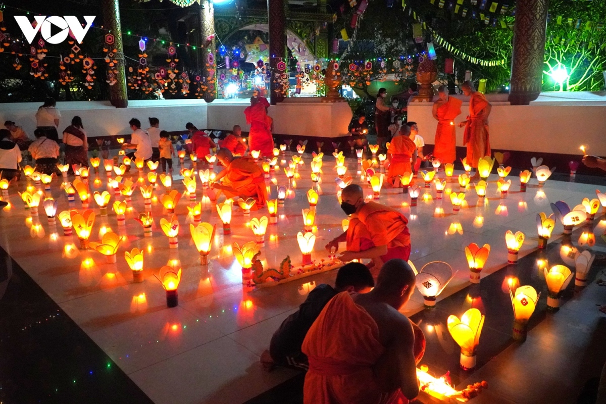 lung linh dem hoi okphansa cua nguoi dan lao hinh anh 3