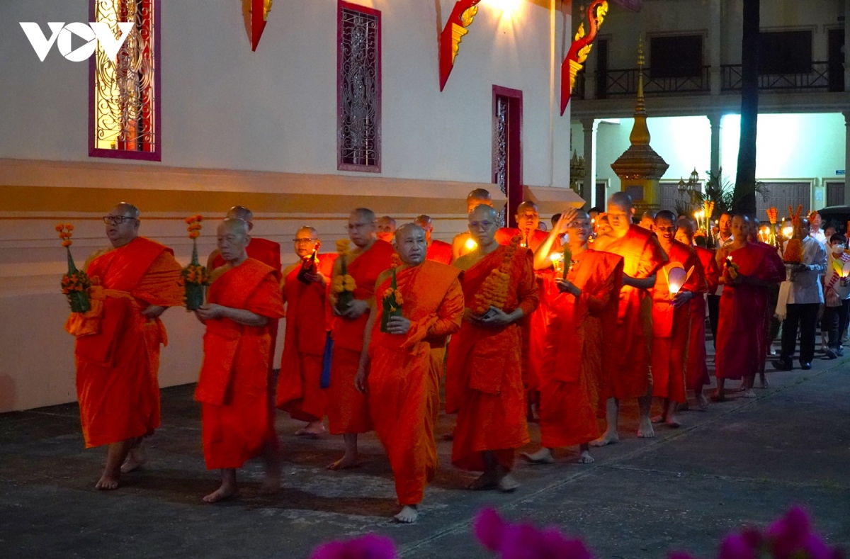 lung linh dem hoi okphansa cua nguoi dan lao hinh anh 4