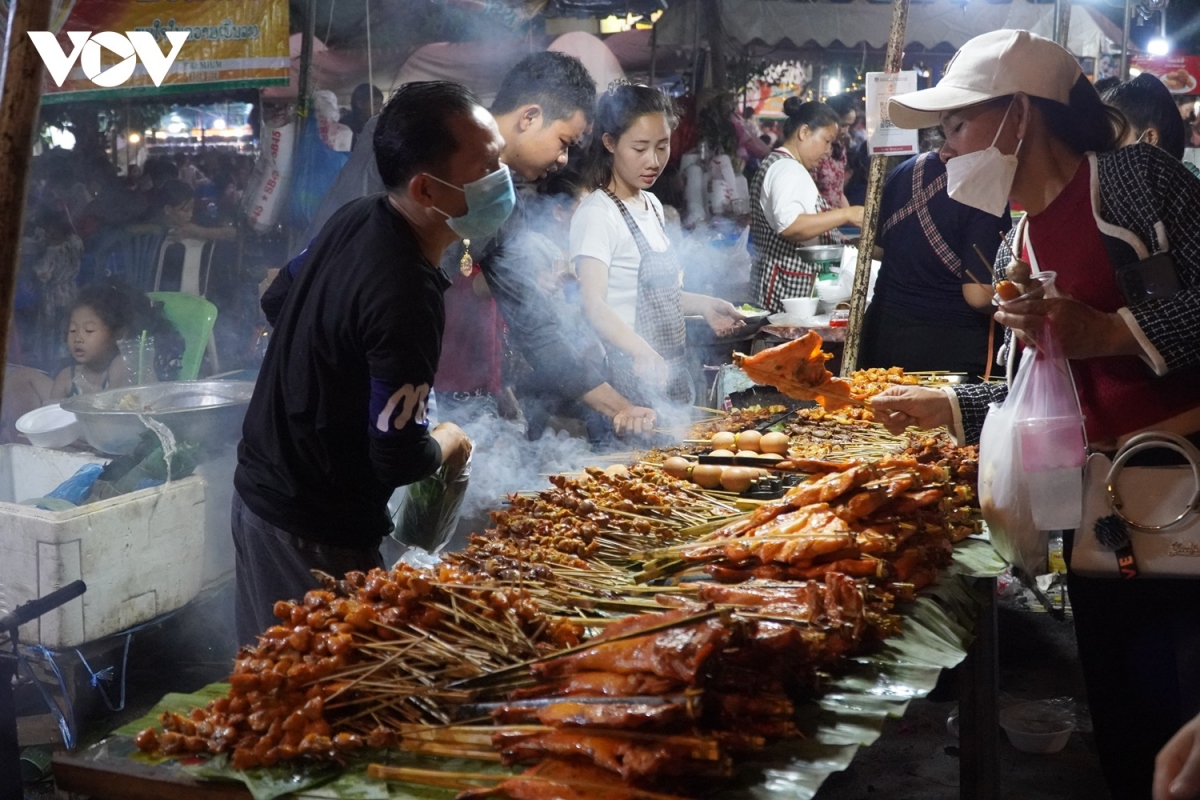 lung linh dem hoi okphansa cua nguoi dan lao hinh anh 8