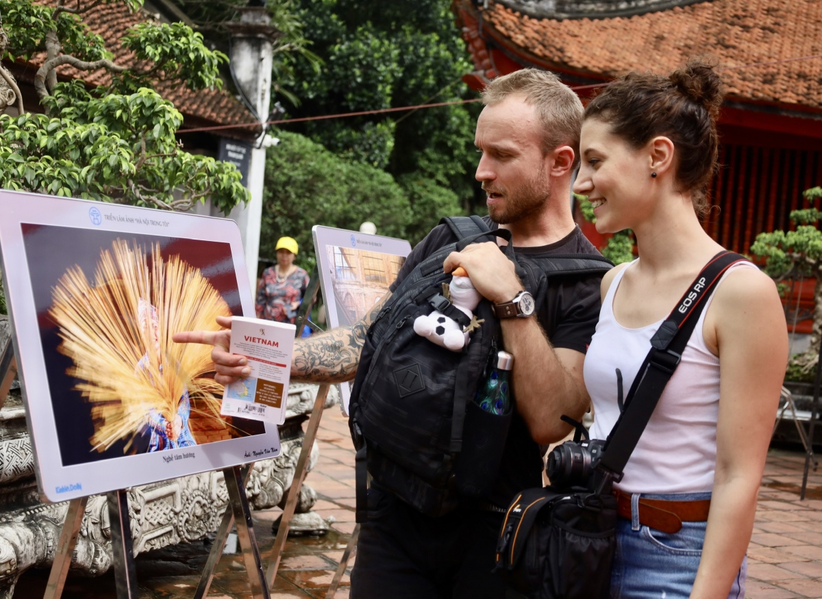  sac mau van hoa thu do trong trien lam anh ha noi trong toi 2022 hinh anh 6