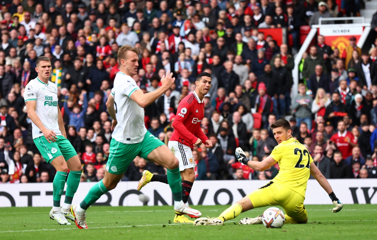 Ronaldo bị khước từ 2 bàn thắng, MU hòa bạc nhược trước Newcastle