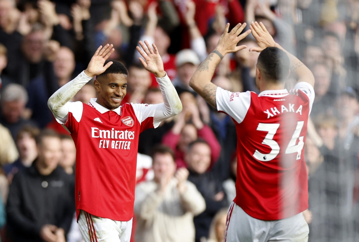 thang 5 sao truoc nottingham forest, arsenal tro lai ngoi dau ngoai hang anh hinh anh 1