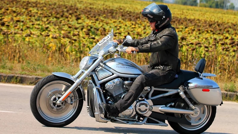 Chi tiết môtô HarleyDavidson FXDR 114 giá gần 640 triệu