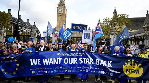 hang nghin nguoi o anh bieu tinh doi tai gia nhap eu, coi brexit la that bai hinh anh 1