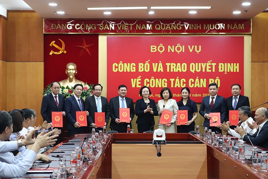 Bộ Nội vụ điều động, bổ nhiệm 8 cán bộ cấp vụ