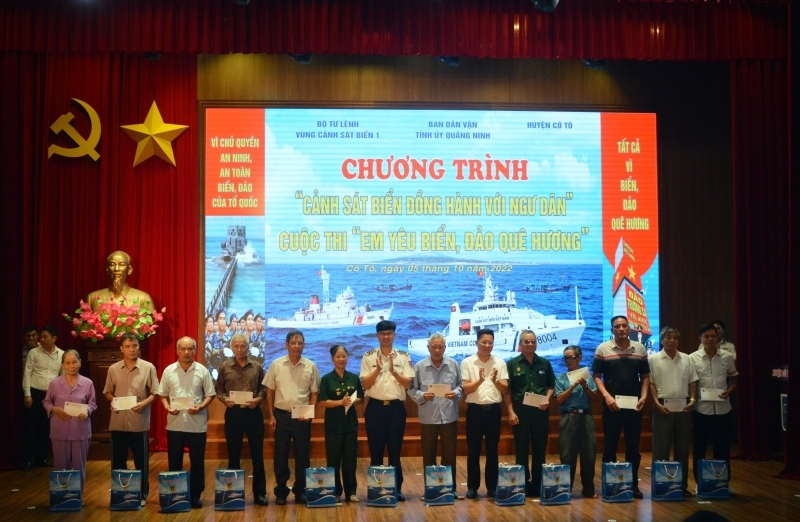 Cảnh sát biển đồng hành cùng ngư dân huyện đảo Cô Tô