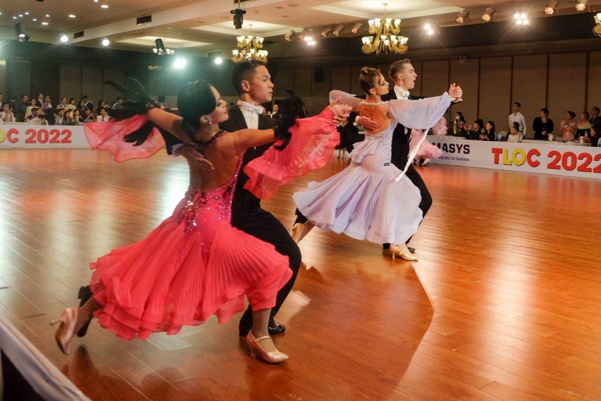 foreign dancers compete in hanoi s international open dancesport championships picture 3