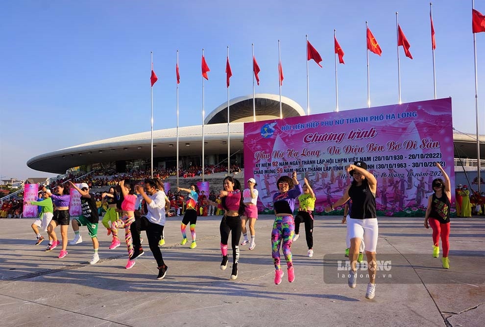 quang ninh sets record for most women joining folk dance in 2022 picture 4