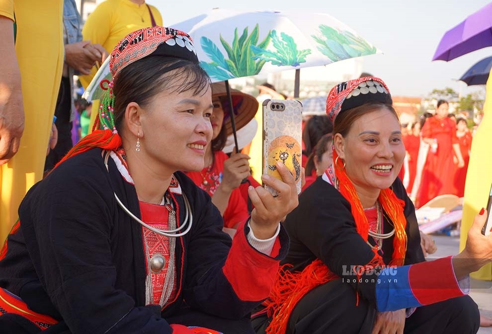 quang ninh sets record for most women joining folk dance in 2022 picture 9