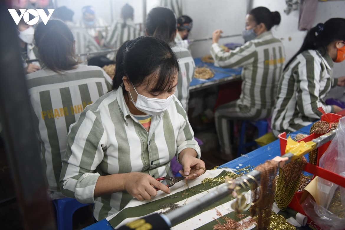 can canh mot ngay lao dong cua hon 600 nu pham nhan trai giam ngoc ly hinh anh 10