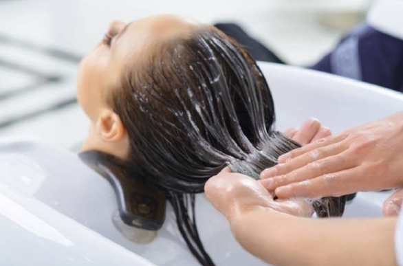 Thuốc duỗi tóc làm tăng nguy cơ mắc ung thư tử cung