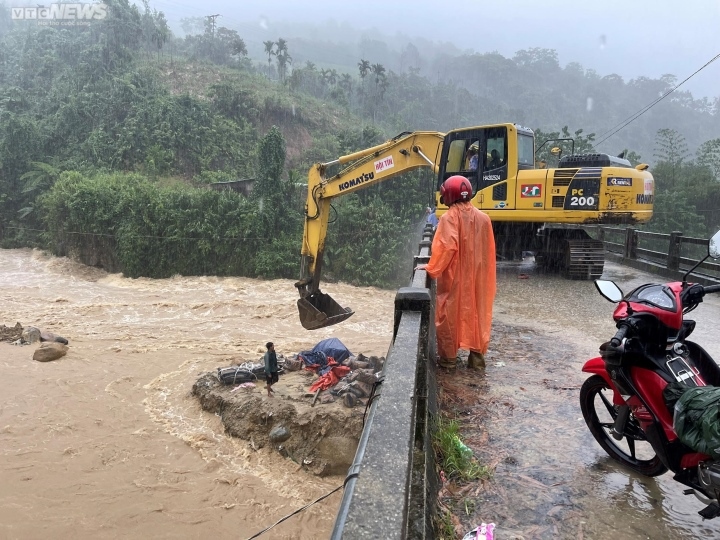 quang nam province hit by serious flooding after heavy rain picture 2