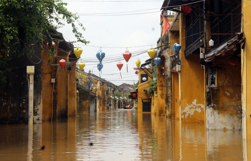 central vietnam inundated after hours of torrential rain picture 18