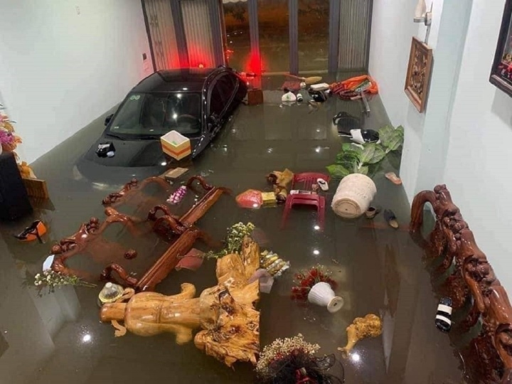 central vietnam inundated after hours of torrential rain picture 4