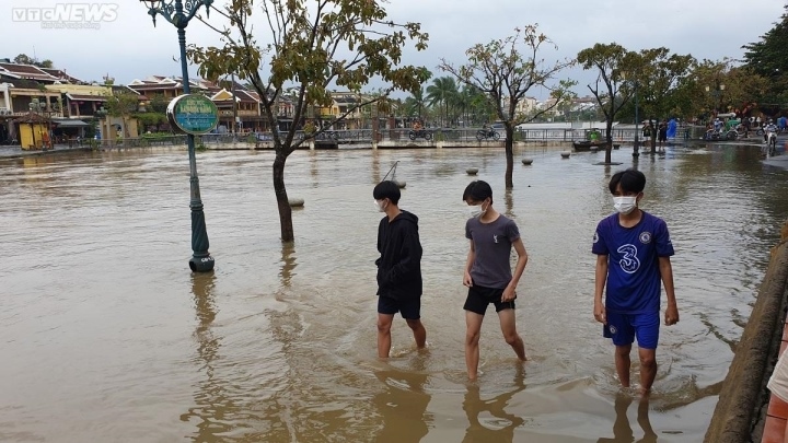 quang nam province hit by serious flooding after heavy rain picture 8