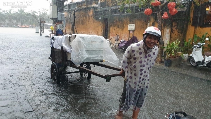 quang nam province hit by serious flooding after heavy rain picture 9