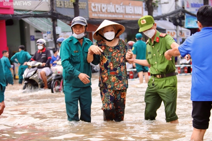 central and southern regions endure flooding and tidal surges picture 4