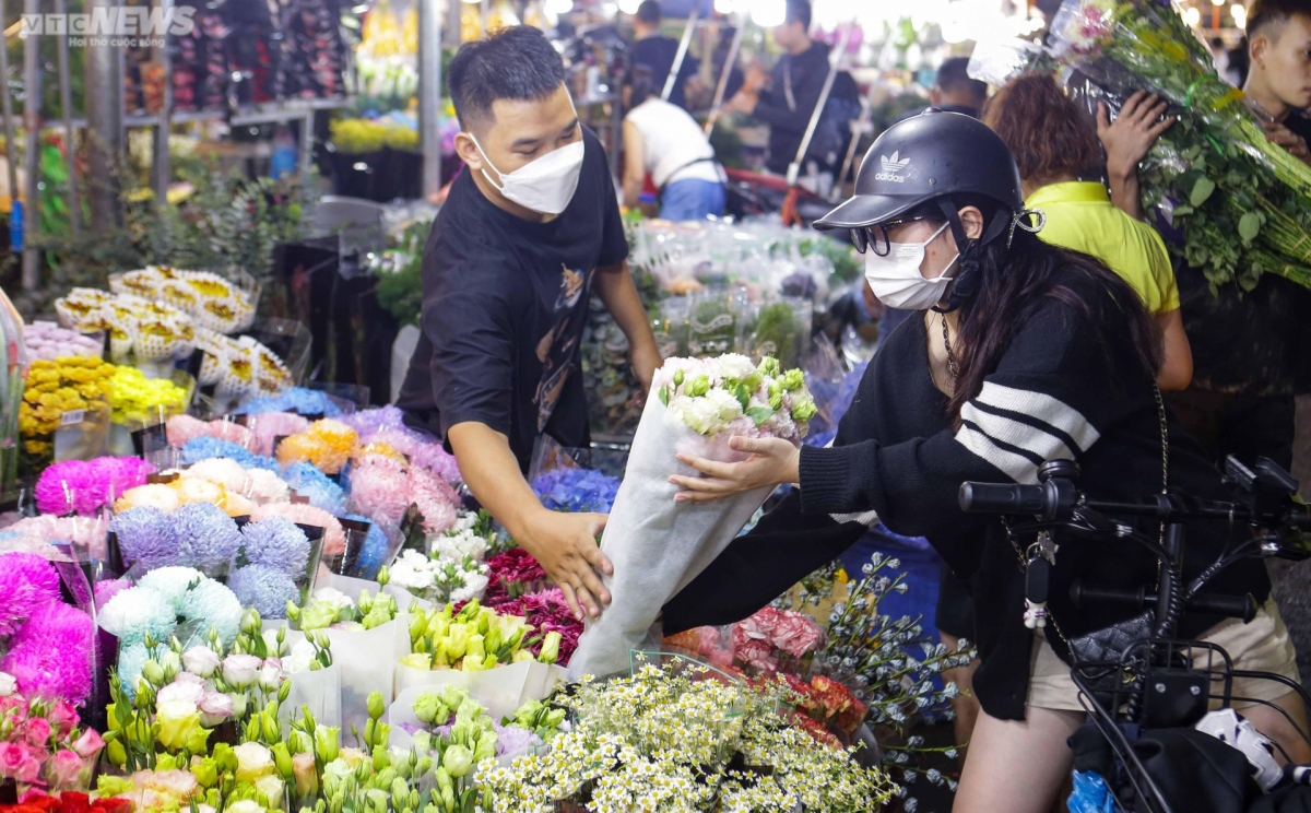 hanoi flower market busy ahead of vietnamese women s day picture 6
