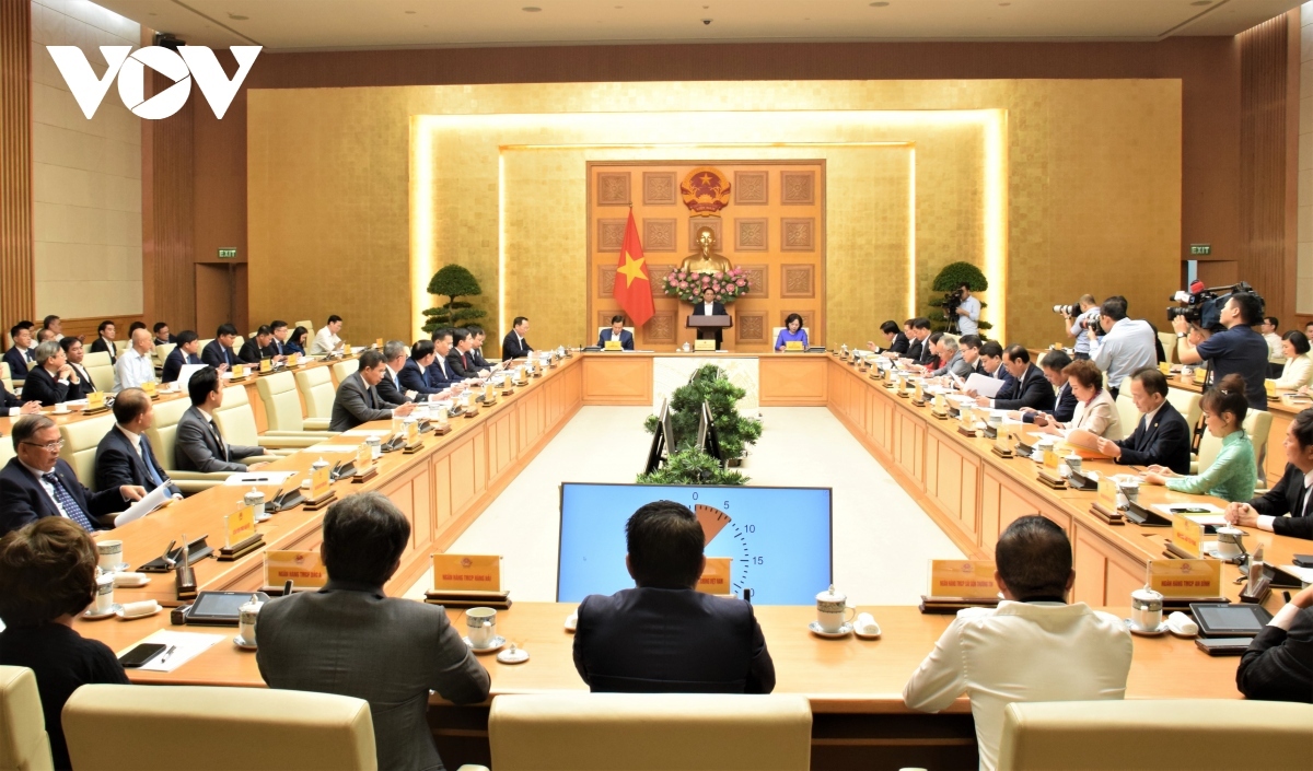 pm meets leaders of commercial banks on vietnam entrepreneurs day picture 2