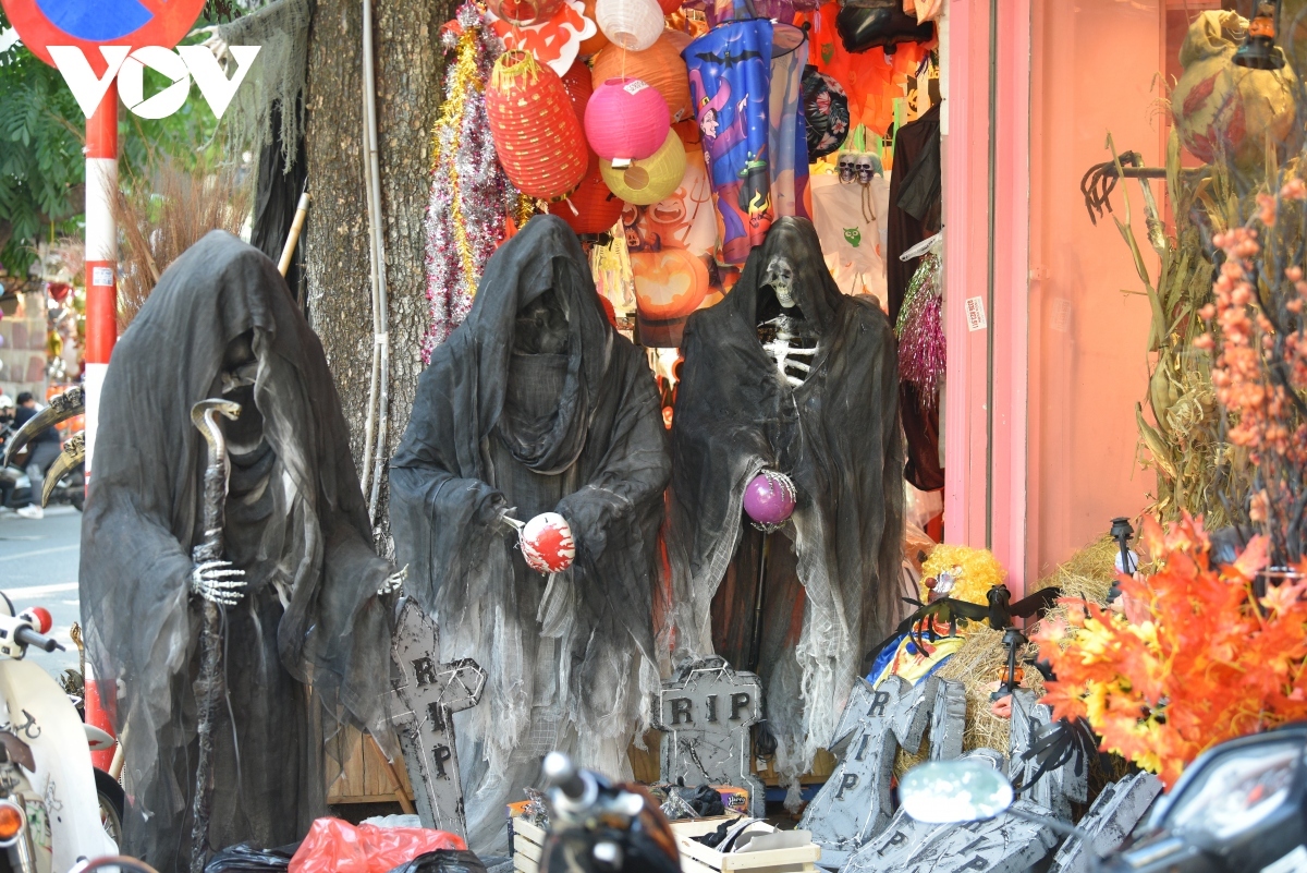 hanoi street gears up ahead of halloween celebrations picture 2 hanoi street gears up ahead of halloween celebrations picture 2