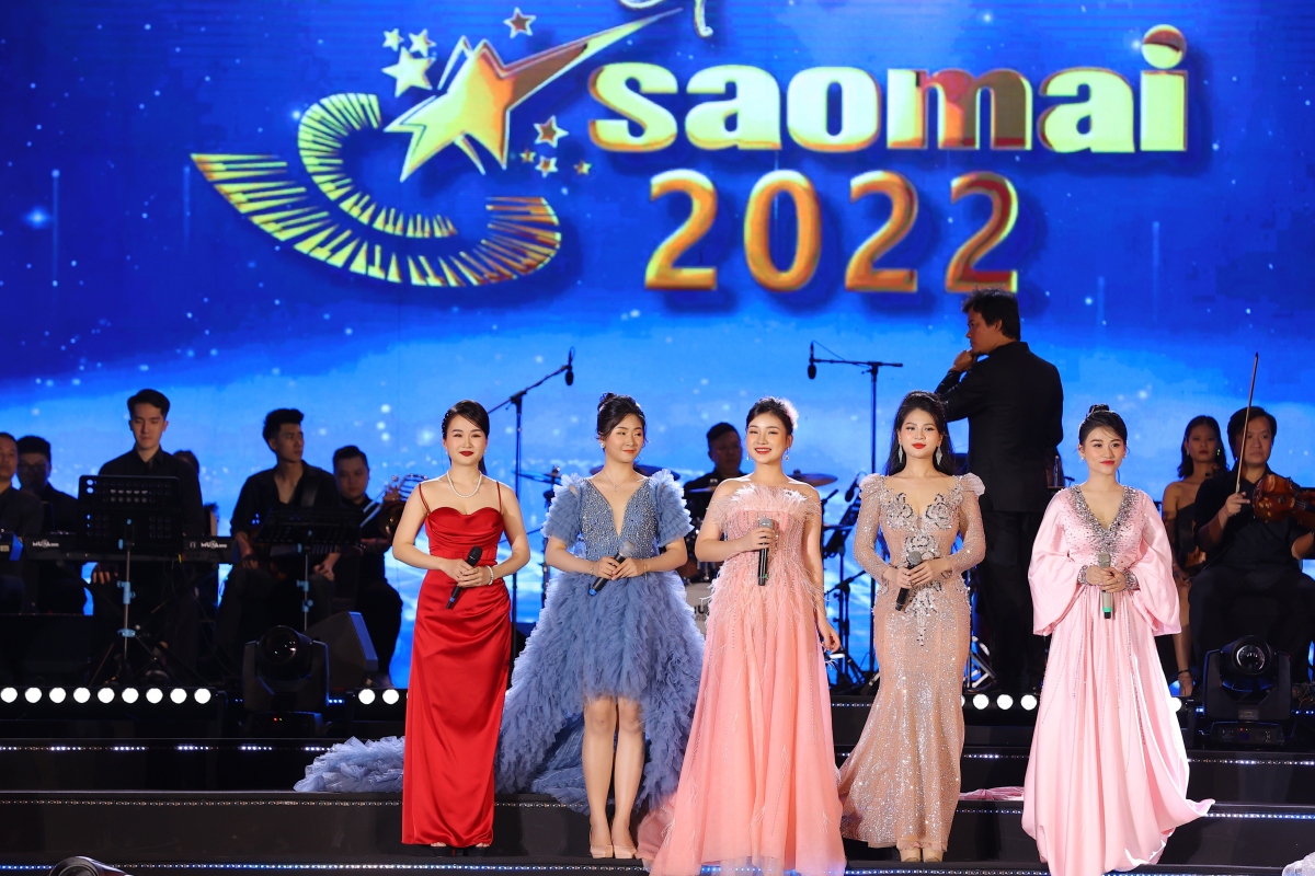 tung duong, hoang thuy linh chay het minh trong dem gala chia tay sao mai 2022 hinh anh 2