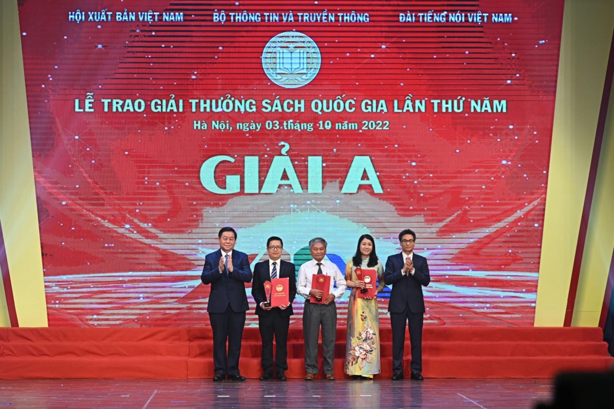  hoang viet nhat thong du dia chi doat giai a giai thuong sach quoc gia 2022 hinh anh 5