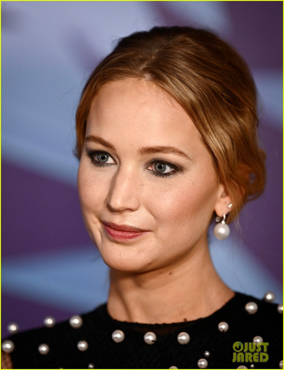 jennifer lawrence dien dam dinh ngoc trai sang trong du su kien hinh anh 7