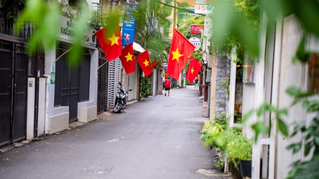 hanoi s streets brilliantly decorated for capital liberation day celebration picture 7