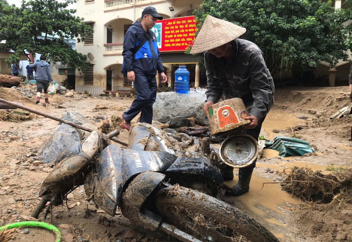 lu quet kinh hoang o nghe an, uoc tinh thiet hai hon 100 ty dong hinh anh 3