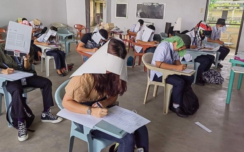 Mũ chống gian lận trong kỳ thi gây sốt mạng xã hội tại Philippines