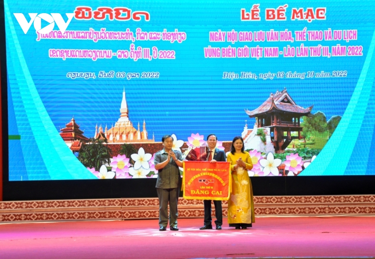 vietnam-laos border exchange festival wraps up picture 1