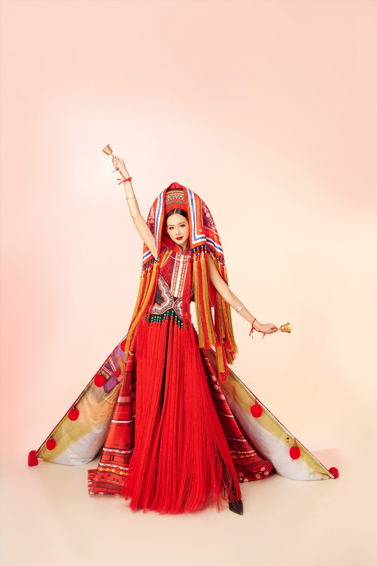bao ngoc shines in miss intercontinental s national costume competition picture 5