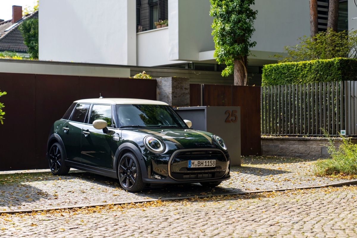 kham pha mini cooper s 5-cua resolute edition gia 2,3 ty dong hinh anh 1