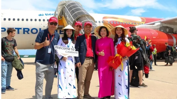 first direct flight brings 350 tourists from kazakhstan to khanh hoa picture 5