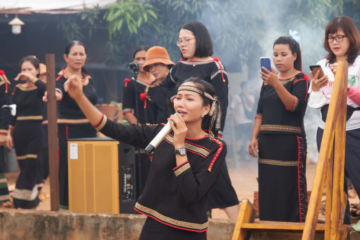 hoa hau h hen nie to chuc tiec cho phai dep E De hinh anh 1