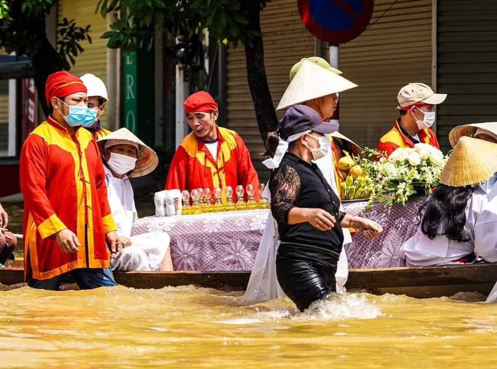 Dam tang giua menh mong nuoc lu o quang binh hinh anh 2