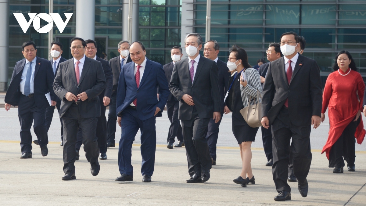 party leader leaves hanoi for official visit to china picture 2